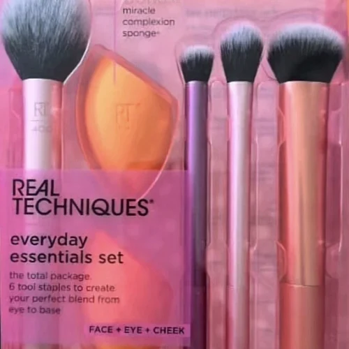 Real Techniques Makeup Brush Set Everyday Essentials + Makeup Sponge Kit